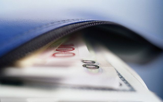 英国PMI数据提振英镑但降息预期压制涨幅
